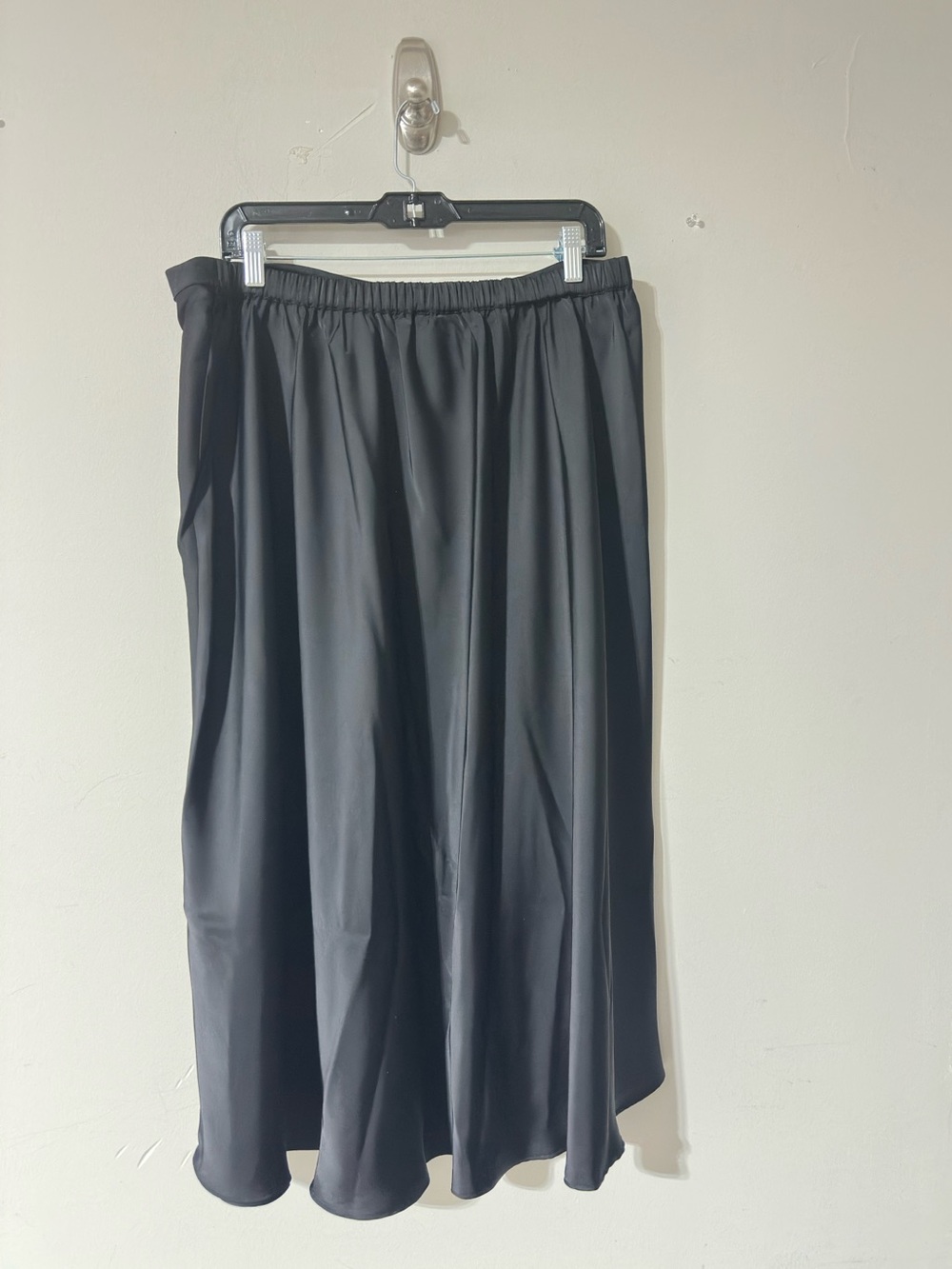 Crown & Ivy Black Pull On Midi Skirt XL Elastic Waist NWT Women’s Casual - Picture 2 of 5